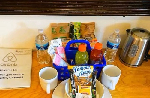 Boyle Heights Apartment | Comfy Studio Near Downtown LA * AC * WIFI * Snacks