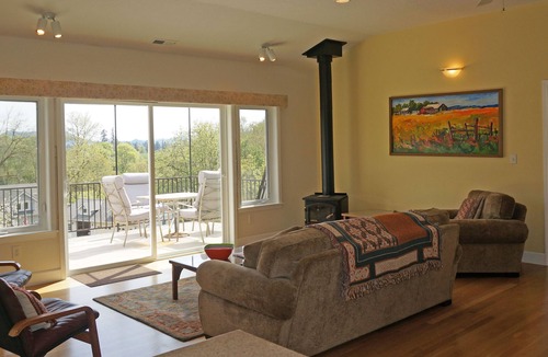 Springfield House | Comfy, Well-Appointed Guest House with a Beautiful View!