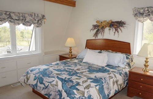 Springfield House | Comfy, Well-Appointed Guest House with a Beautiful View!