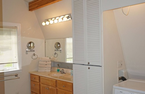 Springfield House | Comfy, Well-Appointed Guest House with a Beautiful View!