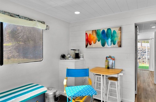 York Boat Rental | Completely Redone Lux Houseboat Private Moored