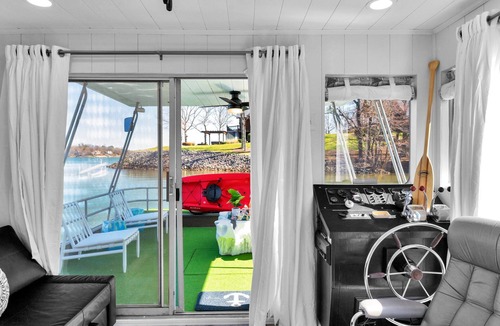 York Boat Rental | Completely Redone Lux Houseboat Private Moored