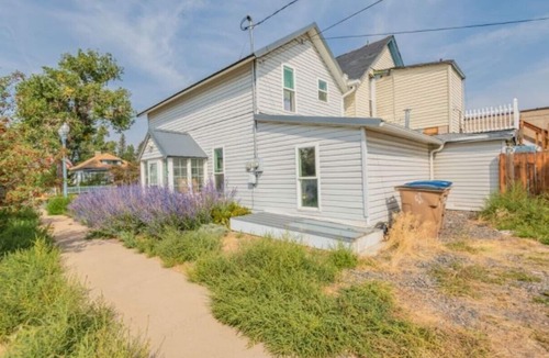 Laramie House | Completely Remodeled 2bed/1bath in heart of downtown Laramie