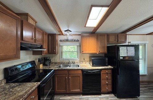 Put-in-Bay House | Completely Remodeled - Very Clean Island Club House-3 BR 2 BA by the Pool IC6