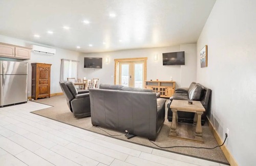 Vinita House | Compound on Lake - Gameroom/Dock/Pool/Hot tub - Sleeps 37