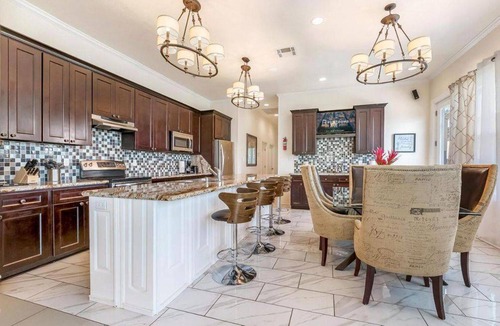 Faubourg Lafayette Condo | Condo ∙ 4 bedrooms ∙ 7 guests