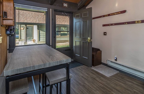 Big Sky Meadow Village Condo | Condo at Golf Course w/shared hot tub/sauna, views, nordic ski/in-out - Big Sky Cozy Mountain Chalet