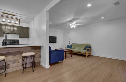 Riverside Apartment | Condo near downtown Austin, close to Town Lake!