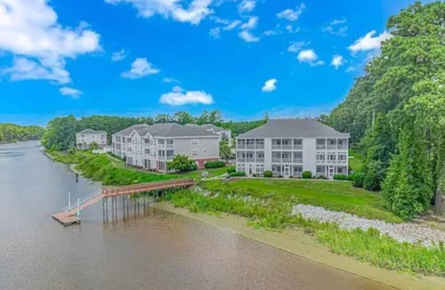 Myrtle Beach Condo | Condo on IntraCoastal Waterway- elevator, pool, host pups, near beach and golf.