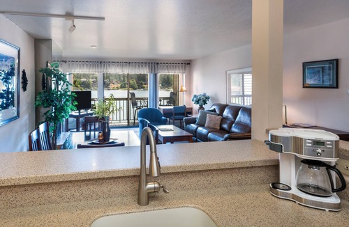 Bigfork Condo | Condo w/private balcony & waterfront views of Flathead Lake - Marina Cay Cozy Condo