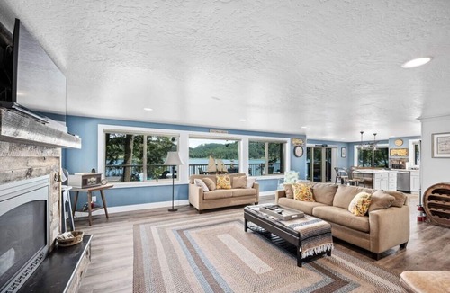 Worley House | Conkling Bay Escape | Fantastic Lakefront Home