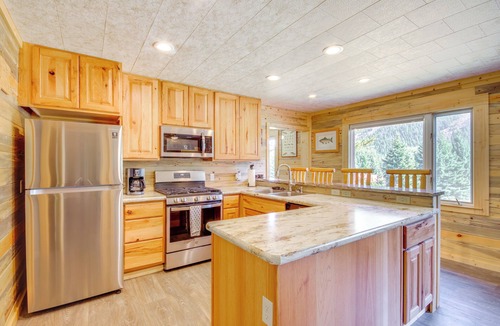 McLeod Cabin | Contact Mountain Hideaway w/Views & Porches!