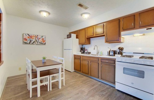 North Canton Apartment | Contemporary 1 BD | Near Hall of Fame & Airport