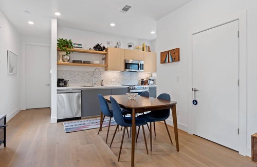 South Manchaca House | Contemporary 3-Bedroom home in South-central Austin. Tall ceilings, private yard