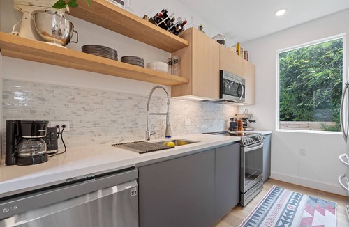 South Manchaca House | Contemporary 3-Bedroom home in South-central Austin. Tall ceilings, private yard