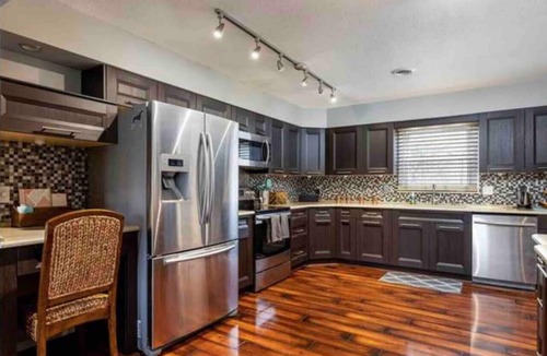 Greensboro House | Contemporary & Cheerful Great choice for families sleeps 6