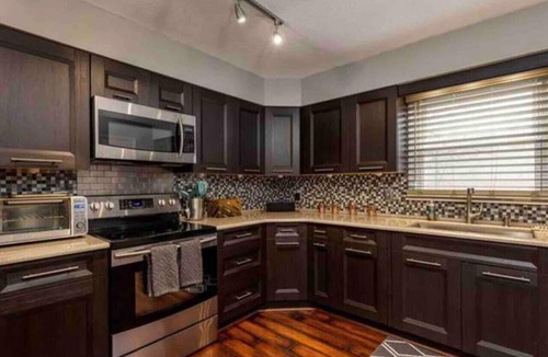 Greensboro House | Contemporary & Cheerful Great choice for families sleeps 6