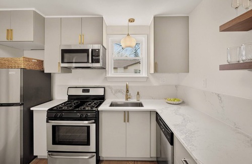 Westland House | Contemporary Cottage West 3BD Detroit DTW A2
