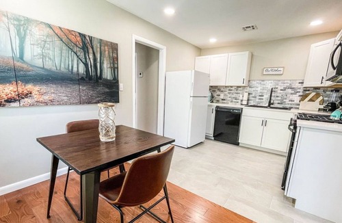 Sapulpa Apartment | Contemporary Duplex with King Bed