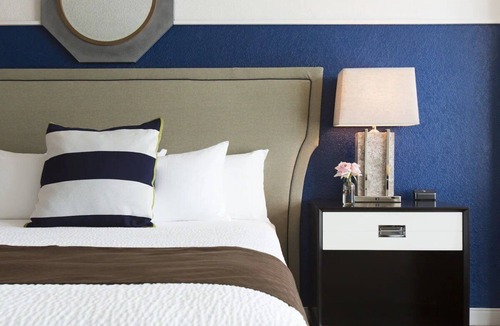 League City Hotel | Contemporary Room – Steps from Nature Trails and Near NASA Space Center