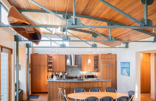 Stinson Beach House | Contemporary Seadrift Lagoon Retreat w/Hot Tub