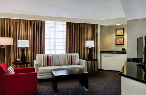 Little Tokyo Hotel | Contemporary Downtown Stay w/Easy Access to Top Spots – Central Area