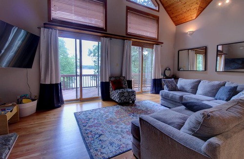 Bowling Green House | Contemporary woodland home on Lake Wylie with hot tub, sleeps 16