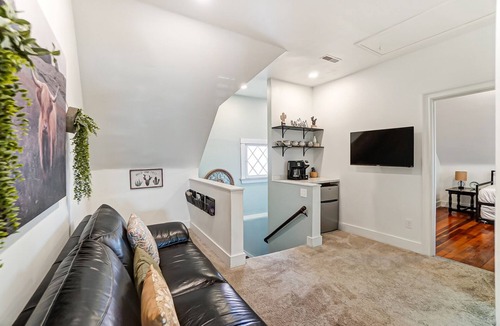 Cincinnati House | Convenient Cincy Boho Large Group Vacation Rental