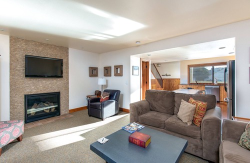 Park Meadows House | Convenient location on shuttle route with fantastic mountain views!