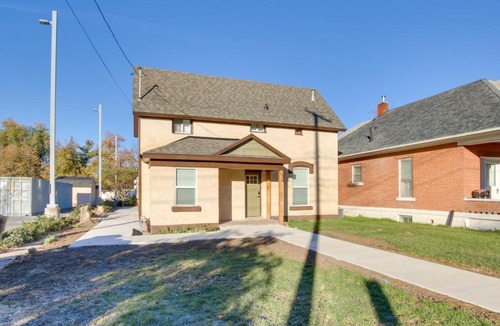 Logan Apartment | Convenient Logan Apartment - 1 Block to Town!