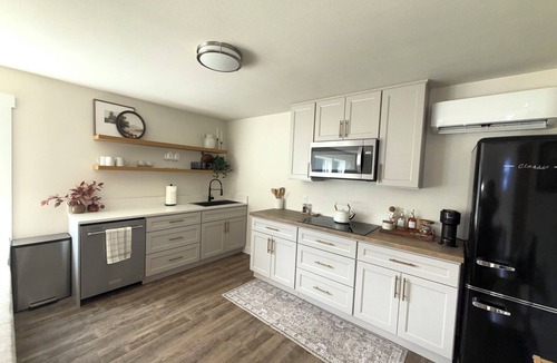 Tukwila House | Convenient modern 2br home, 5 mins from airport.
