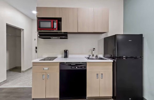 Harbison Hotel | Convenient Room Near Lake Murray Public Park and Columbia SC Attractions