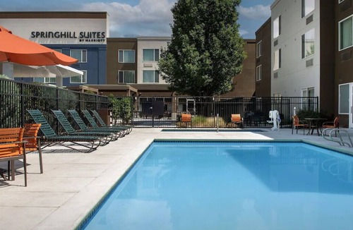 Southeast Boise House | Convenient Stay in Idaho! 3 Comfortable Units, Free Breakfast, Onsite Pool