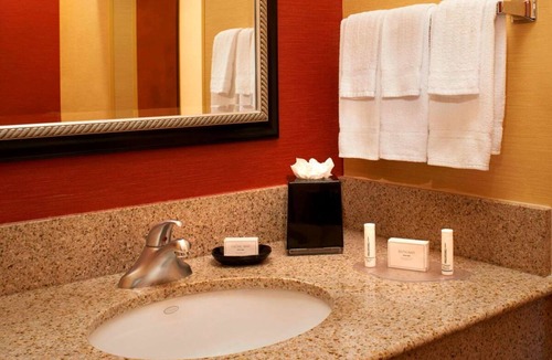 Auburn Hills Hotel | Convenient Stay in Detroit Auburn Hills! 2 Enjoyable Units, Pets Allowed, Pool!