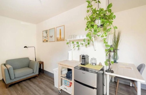 Downtown San Diego Apartment | Convenient Studio w/Queen bed - Prime Location in Little Italy!