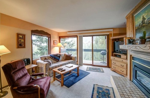 Big Sky Condo | Conveniently located condo with fireplace and gorgeous views - Stillwater Studio Retreat
