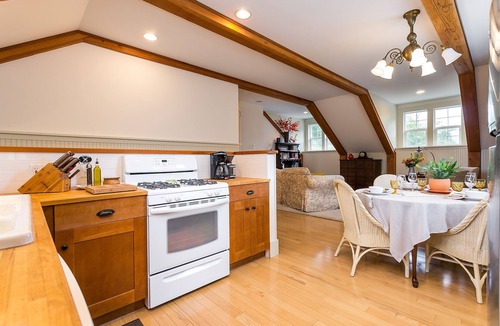Bellingham Cottage | Conveniently Located Loft In A Country Setting
