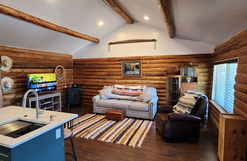 Diamondville Cabin | Cookie's Cabin is a charming little cabin in adventurous Kemmerer!