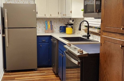 India Hook House | Cool, Retro-styled Home Near Lake Wylie