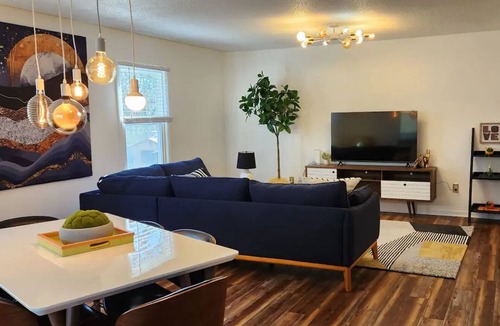 India Hook House | Cool, Retro-styled Home Near Lake Wylie
