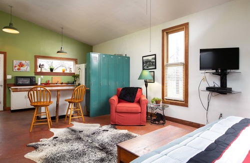 Wimberley Cabin | CoolCabinOrganicFarm!KingBed,Fullkitchen,FastWifi,Peaceful,PetOK,Close2Town!