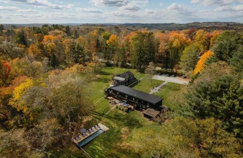 Jeffersonville House | Coop 004