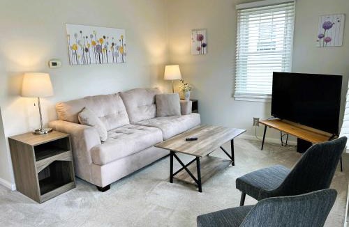 Blue Ash House | Cooper 2 Bed 1 Bath in Blue Ash Family Home
