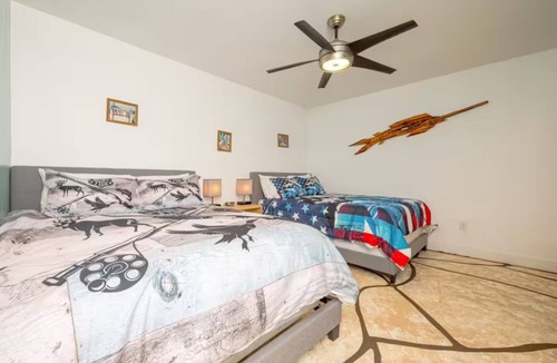 Rockport Cabin | Copano Bay Fishing Lodge. With Game Room and pool table