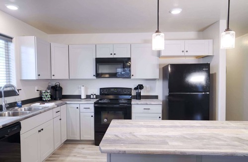 Butte House | Copper King Extended Stay Collection - Fully Furnished 2 bedroom duplex house