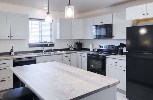 Butte House | Copper King Extended Stay Collection - Fully Furnished 2 bedroom duplex house