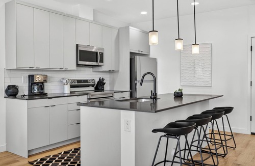 Villa De Paz House | Copper Sky Townhome - Pool & Gym
