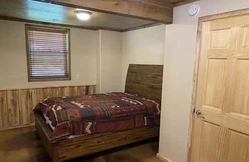 Moorcroft House | Corey's Gittaway 2….2 queen beds sleeps 4 people!