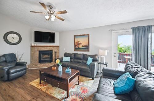 Corinth House | Corinth Getaway with Deck about 11 Mi to Ark Encounter!