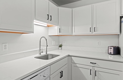 Auburn Hills Apartment | Corp/Bus Townhome near DT AH